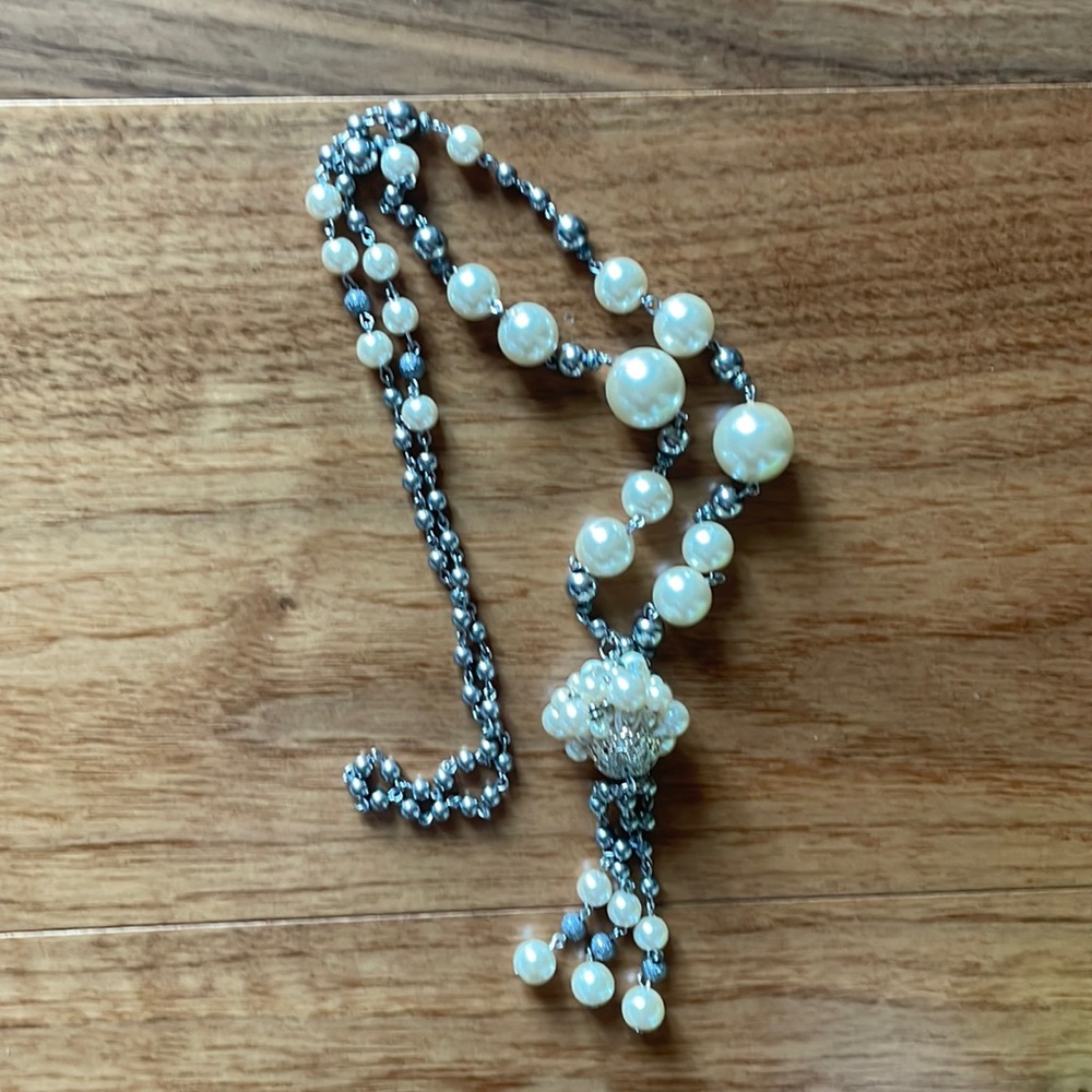 Long pearl necklace